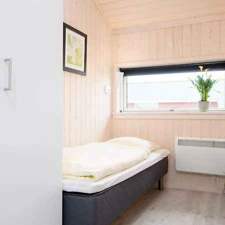 Prázdninový dům Lush With Sauna *